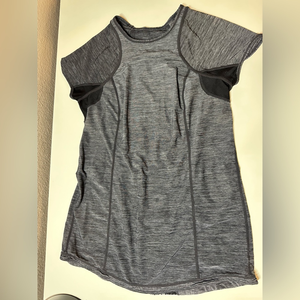 Lululemon top size 4